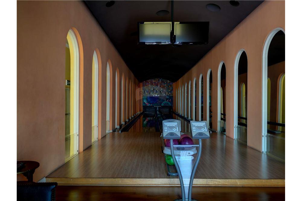  Khlong Toei, Aguston Thai 2